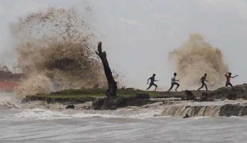 ঘূর্ণিঝড় ‘দানা’: যে ১৪ জেলায় জলোচ্ছ্বাসের শঙ্কা