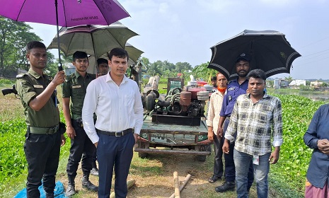 সালথায় বালু উত্তোলনের সময় চারটি ড্রেজার মেশিন জব্দ