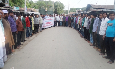 গৌরীপুরে শিক্ষক লাঞ্চিতের ঘটনায় দৃষ্টান্তমূলক শাস্তির দাবিতে মানববন্ধন