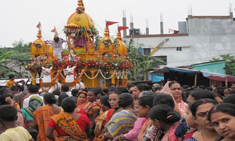 নওগাঁয় রথযাত্রা উৎসবে হাজারো ভক্তের ঢল