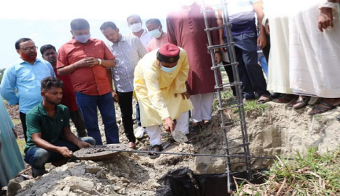 নিজের নামে কলেজ, পিতা-মাতার নামে মাদ্রাসার ভিত্তি প্রস্তর স্থাপন করলেন নিজাম হাজারী