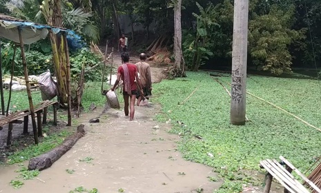 রাস্তা নাই, কালভার্ট নাই ভোগান্তিতে শত শত পরিবার