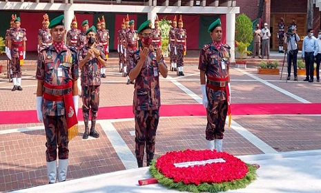 বঙ্গবন্ধুর সমা‌ধি‌তে নবনিযুক্ত বি‌জি‌বি মহাপ‌রিচাল‌কের শ্রদ্ধা