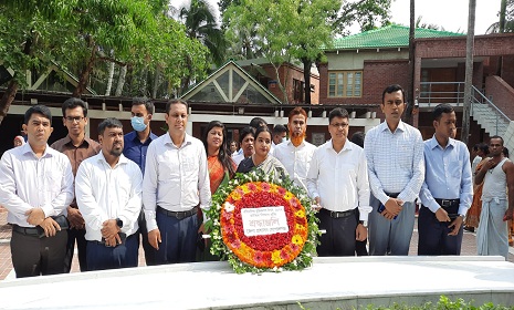 মুজিবনগর দিবসে বঙ্গবন্ধুর সমাধিতে শ্রদ্ধা