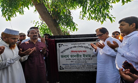 উল্লাপাড়ায় মডেল মসজিদ নির্মাণকাজের ভিত্তিফলক স্থাপন