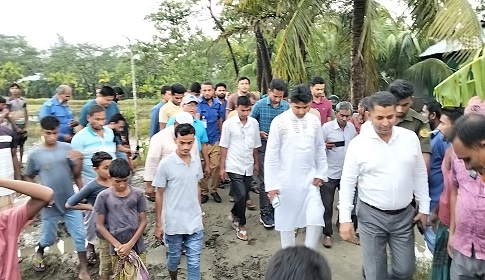 সুবর্ণচরে রিমেলে ক্ষতিগ্রস্ত এলাকা পরিদর্শন করেন ইউএনও ও পানি উন্নয়ন বোর্ডের প্রতিনিধি