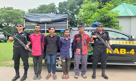 ধামরাইয়ে অটোচালক হত্যাকান্ডের মূলহোতাসহ গ্রেফতার ৪