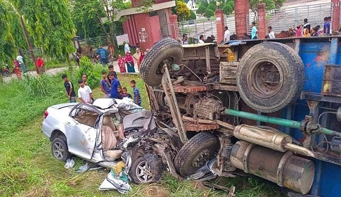 কালিহাতীতে ট্রাকের ধাক্কায় প্রাইভেটকারের ৩ যাত্রী নিহত