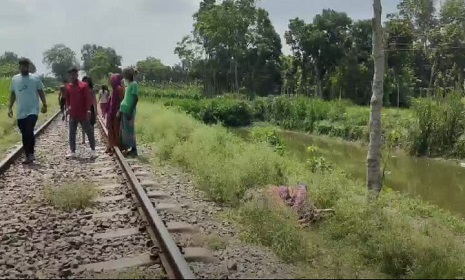 রাজবাড়ীতে ট্রেনের ধাক্কায় গৃহবধূ নিহত