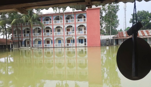 জামালপুরে বন্যায় ৩৪৭ স্কুলে পাঠদান বন্ধ, পানিবন্দী ২ লাখ