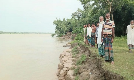 নড়াইলে রাক্ষুসী মধুমতির রুদ্র রূপ, বিলীন হচ্ছে গ্রাম-জনপদ