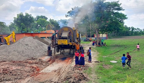 খেলার মাঠে সড়ক নির্মাণ সামগ্রী!