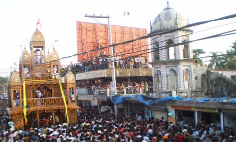 হাজার হাজার শিশু-কিশোর, নারী-পুরুষের আগমনে মিলন মেলায় পরিণত রথমেলাঙ্গন