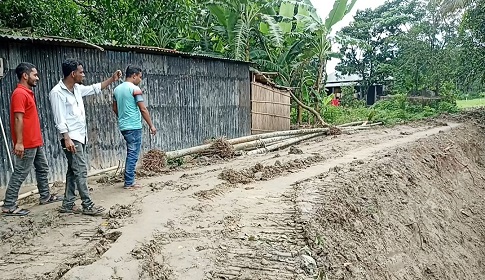 রাজবাড়ীর আলাদিপুরে এলাকাবাসীর অর্থায়নে সরকারি রাস্তা নির্মাণ