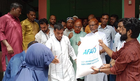 সুবর্ণচরে ৫০০ পরিবারের মাঝে বিএনপির ত্রাণ বিতরণ