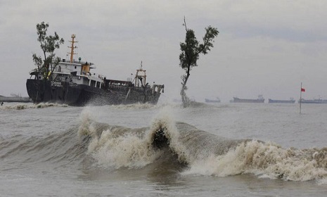 সমুদ্র বন্দর থেকে নামলো সংকেত