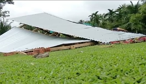 বাগেরহাটে কলেজ শিক্ষকের বাড়ীতে ভাঙচুর ও লুটপাটের অভিযোগ