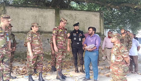 ভৈরবে নদী ভাঙনের সর্বশেষ পরিস্থিতি পর্যবেক্ষণে ব্রিগেডিয়ার জেনারেল তরিকুল ইসলাম