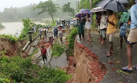 ঢাকাসহ পাঁচ বিভাগে ভারী বৃষ্টির আভাস, ভূমিধসের শঙ্কা