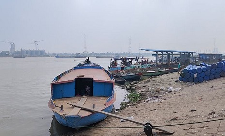 ডাকাতির ভয়ে নৌ চলাচল বন্ধ, বিপাকে ব্যবসায়ী ও যাত্রীরা