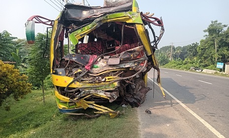 ফরিদপুরে দুই বাসের মুখোমুখি সংঘর্ষ, নিহত ৫