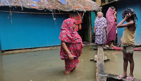 নোয়াখালীতে এখনও পানিবন্দি ১২ লাখ মানুষ