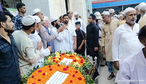 রাষ্ট্রীয় সম্মাননা ছাড়াই বীর মুক্তিযোদ্ধা ফারুকের দাফন সম্পন্ন 