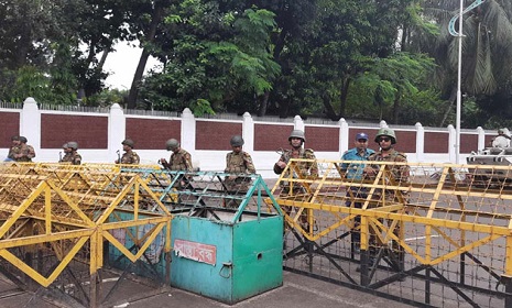 বঙ্গভবনের সামনে কাঁটাতারের বেড়া, নিরাপত্তা জোরদার