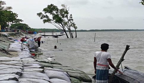 সাতক্ষীরায় ‘দানা’ মোকাবেলায় প্রস্তুত প্রশাসন