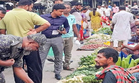 নড়াইলে টাস্কফোর্সের অভিযানে ব্যবসায়ীকে জেল জরিমানা