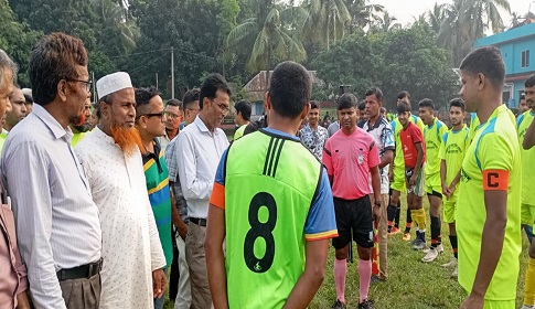 মহম্মদপুরে ৮ দলীয় ফুটবল টুর্নামেন্টের উদ্বোধন 