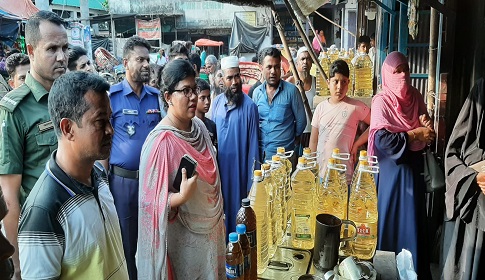 ফুলপুরে পলিথিন বন্ধে প্রশাসনের অভিযান