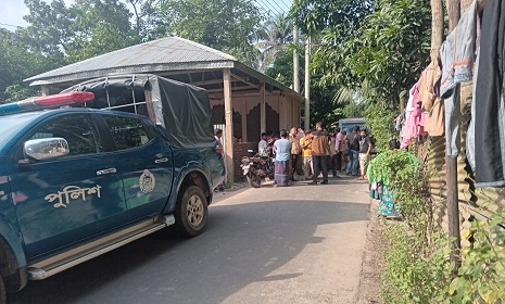 ফরিদপুরে প্রশাসনের নিষেধাজ্ঞা উপেক্ষা করে সার্বজনীন দূর্গা মন্দিরে দেয়াল, এলাকাবাসীর হট্টোগোল