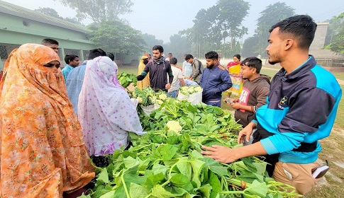 ঠাকুরগাঁওয়ে কৃষকের বাজারে মানবতার সওদা