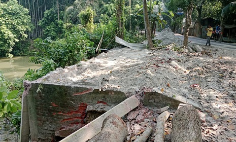 বোয়ালমারীতে প্রাথমিক বিদ্যালয়ের দুই  শিক্ষকের বিরুদ্ধে সামাজিক সংগঠনের কার্যালয় ভাংচুরের অভিযোগ