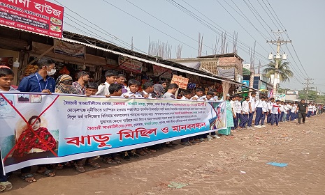 টিএইচও ডা. শর্মী রায়ের যোগদান ঠেকাতে এবার শরণখোলায় ঝাড়ু মিছিল-মানববন্ধন