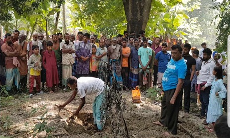 সাতক্ষীরায় তিন মাস নয় দিন পর কবর থেকে আব্দুল কাদেরের লাশ উত্তোলন