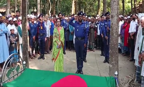 কালিগঞ্জে বীর মুক্তিযোদ্ধা মুনছুর আলী বিশ্বাসকে রাষ্ট্রীয় মর্যাদায় দাফন