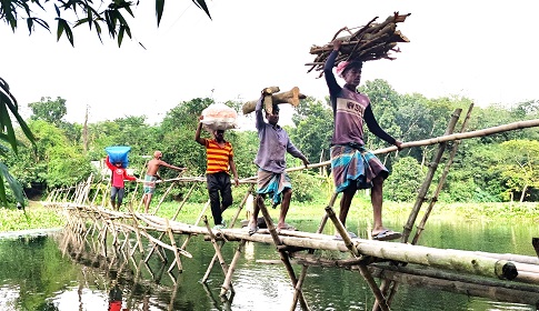 সেতু না থাকায় ভেঙে যায় ‘বিয়ে’