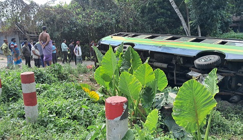 গোপালগঞ্জে দাঁড়িয়ে থাকা বাসে চলন্ত বাসের ধাক্কা, নিহত ২ 