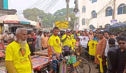 ঢাকা মহানগর দক্ষিণ যুবদলের সদস্য সচিবের পক্ষ থেকে মহম্মদপুরে টি-শার্ট বিতরণ 