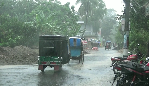 বঙ্গোপসাগরে নিম্নচাপ, বাগেরহাটে বৃষ্টিতে বিপাকে সাধারণ মানুষ 