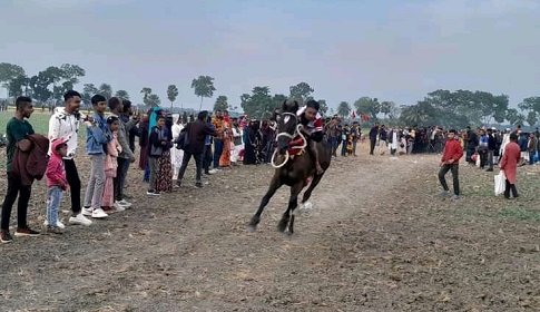 মাগুরায় ঘোড়দৌড় প্রতিযোগিতা ও গ্রামীণ মেলা 