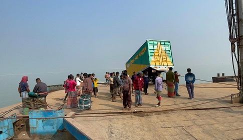 দৌলতদিয়ার ৭ নম্বর ফেরিঘাট সাময়িক সময়ের জন্য বন্ধ ঘোষণা 