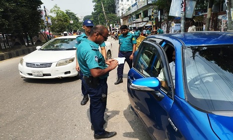 রাজধানীতে ট্রাফিক আইন লঙ্ঘনে ১২৪১ মামলা