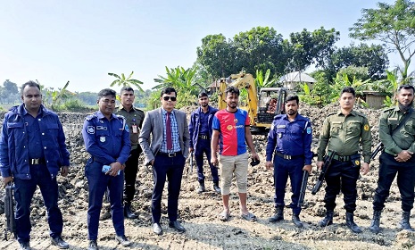 সালথায় ফসলী জমি থেকে মাটি কাটার অপরাধে একজনকে জরিমানা