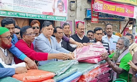 প্রতিষ্ঠাবার্ষিকীতে জামালপুরে জাসাসের শীতবস্ত্র বিতরণ