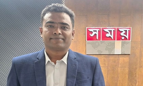 নড়াইলে সময় টিভির সাংবাদিককে কুপিয়ে জখম