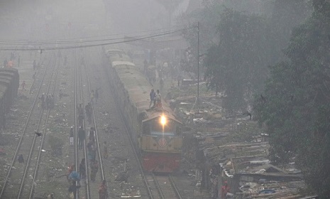 ঘন কুয়াশায় দুর্ঘটনা এড়াতে রেলওয়ের সতর্কতা