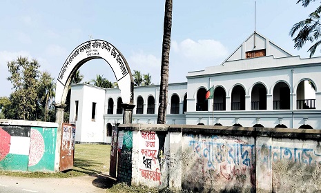 ৫ জন শিক্ষক দিয়ে চলছে ঈশ্বরদী রেলওয়ে সরকারি নাজিমউদ্দিন স্কুল